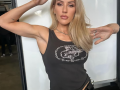 Ellie Goulding opens up about her dating history with women - Hindi News | Ellie Goulding opens up about her dating history with women | Latest entertainment News at Lokmattimes.com