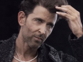 Hrithik Roshan flaunts washboard abs, says ‘vibes on, control off’ - Hindi News | Hrithik Roshan flaunts washboard abs, says ‘vibes on, control off’ | Latest entertainment News at Lokmattimes.com