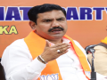 K'taka BJP demands suspension of officials over Dalit woman worker's assault in Hubballi - Hindi News | K'taka BJP demands suspension of officials over Dalit woman worker's assault in Hubballi | Latest national News at Lokmattimes.com