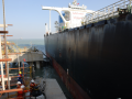 Adani Ports berths India’s 1st-ever fully laden Very Large Crude Carrier at Mundra Port - Hindi News | Adani Ports berths India’s 1st-ever fully laden Very Large Crude Carrier at Mundra Port | Latest national News at Lokmattimes.com