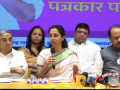 Ajit Pawar, Supriya Sule bury hatchet for now; share political stage to release manifesto for developed Pune - Hindi News | Ajit Pawar, Supriya Sule bury hatchet for now; share political stage to release manifesto for developed Pune | Latest national News at Lokmattimes.com