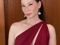 Lucy Liu speaks upon her embarrassment over C. Thomas Howell - Hindi News | Lucy Liu speaks upon her embarrassment over C. Thomas Howell | Latest entertainment News at Lokmattimes.com
