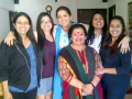 Smriti Irani reacts to a 13 year-old photo of the 'Kyunki Saas...' girl gang, calls them 'madcaps' - Hindi News | Smriti Irani reacts to a 13 year-old photo of the 'Kyunki Saas...' girl gang, calls them 'madcaps' | Latest entertainment News at Lokmattimes.com