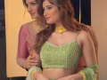 Raveena Tandon enjoys gup shup session with daughter Rasha Thadani as the two shoot together - Hindi News | Raveena Tandon enjoys gup shup session with daughter Rasha Thadani as the two shoot together | Latest entertainment News at Lokmattimes.com