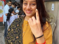 Maha local polls: Deepika Singh proudly shows inked finger, says ‘vote is powerful nonviolent tool’ - Hindi News | Maha local polls: Deepika Singh proudly shows inked finger, says ‘vote is powerful nonviolent tool’ | Latest entertainment News at Lokmattimes.com