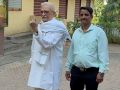 Maha Local Polls: Gulzar marks his vote, Kiran Rao and Junaid Khan join the electoral roll - Hindi News | Maha Local Polls: Gulzar marks his vote, Kiran Rao and Junaid Khan join the electoral roll | Latest entertainment News at Lokmattimes.com