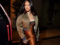 Rihanna gets hit by closing door during New York City outing - Hindi News | Rihanna gets hit by closing door during New York City outing | Latest entertainment News at Lokmattimes.com