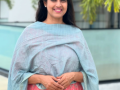 Kasthuri expresses anger over Chinmayi using Dehradun flashing incident to take veiled swipe at Kerala bus victim - Hindi News | Kasthuri expresses anger over Chinmayi using Dehradun flashing incident to take veiled swipe at Kerala bus victim | Latest entertainment News at Lokmattimes.com