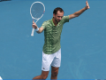 Aus Open: Medvedev crashes out; De Minaur prevails into QF - Hindi News | Aus Open: Medvedev crashes out; De Minaur prevails into QF | Latest other-sports News at Lokmattimes.com