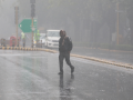 Delhi-NCR braces for winter rain spell, AQI in poor category - Hindi News | Delhi-NCR braces for winter rain spell, AQI in poor category | Latest national News at Lokmattimes.com