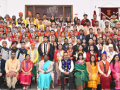 President Murmu meets tribals, tableaux artists and NCC cadets who took part in R-Day Parade - Hindi News | President Murmu meets tribals, tableaux artists and NCC cadets who took part in R-Day Parade | Latest national News at Lokmattimes.com