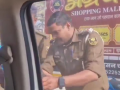 Bihar cop abuses, threatens woman doctor during vehicle check, video sparks outrage - Hindi News | Bihar cop abuses, threatens woman doctor during vehicle check, video sparks outrage | Latest national News at Lokmattimes.com