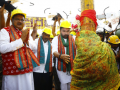 Central ministers Jural Oram, Kishan Reddy participate in Medaram tribal fair - Hindi News | Central ministers Jural Oram, Kishan Reddy participate in Medaram tribal fair | Latest national News at Lokmattimes.com
