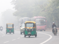 Dense fog grips Delhi; low visibility procedures in place at IGI Airport - Hindi News | Dense fog grips Delhi; low visibility procedures in place at IGI Airport | Latest national News at Lokmattimes.com