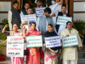 Oppn protests outside Bihar Legislative Council; Rabri Devi raises farmers' issues - Hindi News | Oppn protests outside Bihar Legislative Council; Rabri Devi raises farmers' issues | Latest national News at Lokmattimes.com