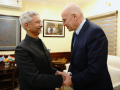 EAM Jaishankar and visiting Greek defence minister discuss key strategic and security issues - Hindi News | EAM Jaishankar and visiting Greek defence minister discuss key strategic and security issues | Latest national News at Lokmattimes.com
