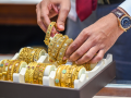 Gold dips marginally, silver drops near 2 pc as US dollar gains - Hindi News | Gold dips marginally, silver drops near 2 pc as US dollar gains | Latest business News at Lokmattimes.com