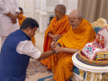Nitin Nabin seeks blessings of Mahant Swami Maharaj during first Gujarat visit as BJP National President - Hindi News | Nitin Nabin seeks blessings of Mahant Swami Maharaj during first Gujarat visit as BJP National President | Latest national News at Lokmattimes.com
