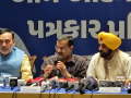 Gujarat Budget offers ‘nothing for common people’, says Kejriwal - Hindi News | Gujarat Budget offers ‘nothing for common people’, says Kejriwal | Latest national News at Lokmattimes.com