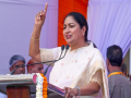 Delhi CM Rekha Gupta slams Bengal counterpart Mamata over law and order; Trinamool hits back - Hindi News | Delhi CM Rekha Gupta slams Bengal counterpart Mamata over law and order; Trinamool hits back | Latest national News at Lokmattimes.com