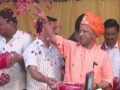 UP CM Yogi Adityanath celebrates Holi during Bhakt Prahlad procession in Gorakhpur - Hindi News | UP CM Yogi Adityanath celebrates Holi during Bhakt Prahlad procession in Gorakhpur | Latest national News at Lokmattimes.com