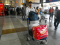 Over 5.72 lakh passengers return to India from West Asia region since February 28 - Hindi News | Over 5.72 lakh passengers return to India from West Asia region since February 28 | Latest business News at Lokmattimes.com