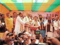 Nitin Nabin receives grand welcome in Patna; celebrates Holi with party workers - Hindi News | Nitin Nabin receives grand welcome in Patna; celebrates Holi with party workers | Latest national News at Lokmattimes.com