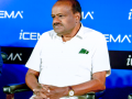 Kumaraswamy holds FKCCI talks to boost EV sector, seeks ARAI testing centre​ - Hindi News | Kumaraswamy holds FKCCI talks to boost EV sector, seeks ARAI testing centre​ | Latest technology News at Lokmattimes.com