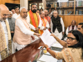 Nitish Kumar files nomination papers for RS polls amid protests by JD(U) workers - Hindi News | Nitish Kumar files nomination papers for RS polls amid protests by JD(U) workers | Latest national News at Lokmattimes.com