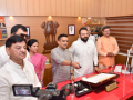Gujarat: Digital MP office portal launched in Vadodara to improve citizen access to services - Hindi News | Gujarat: Digital MP office portal launched in Vadodara to improve citizen access to services | Latest national News at Lokmattimes.com