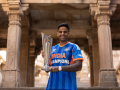 Suryakumar Yadav poses with T20 WC trophy at historic Adalaj Stepwell after India’s title triumph - Hindi News | Suryakumar Yadav poses with T20 WC trophy at historic Adalaj Stepwell after India’s title triumph | Latest other-sports News at Lokmattimes.com