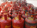 Rumours of LPG gas shortage sparks panic in Bihar's East Champaran and Kaimur - Hindi News | Rumours of LPG gas shortage sparks panic in Bihar's East Champaran and Kaimur | Latest business News at Lokmattimes.com