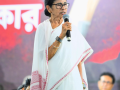 Mamata Banerjee blames Centre over cooking gas crisis, to chair an emergency meeting tomorrow - Hindi News | Mamata Banerjee blames Centre over cooking gas crisis, to chair an emergency meeting tomorrow | Latest national News at Lokmattimes.com