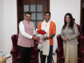 Maha CM Devendra Fadnavis felicitates captain Suryakumar Yadav, Shivam Dube after T20 WC glory - Hindi News | Maha CM Devendra Fadnavis felicitates captain Suryakumar Yadav, Shivam Dube after T20 WC glory | Latest other-sports News at Lokmattimes.com