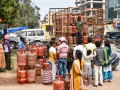50 lakh LPG cylinders being supplied per day, avoid panic booking: Govt - Hindi News | 50 lakh LPG cylinders being supplied per day, avoid panic booking: Govt | Latest business News at Lokmattimes.com