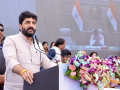 India has over 11,000 pilots, nearly 1,900 are women: Govt - Hindi News | India has over 11,000 pilots, nearly 1,900 are women: Govt | Latest national News at Lokmattimes.com