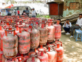 India has adequate fuel supplies as domestic LPG production up 30 pc: Govt - Hindi News | India has adequate fuel supplies as domestic LPG production up 30 pc: Govt | Latest business News at Lokmattimes.com