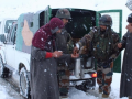 Army rescues 214 stranded people including tourists in J&K’s Sinthan Pass in heavy snowfall - Hindi News | Army rescues 214 stranded people including tourists in J&K’s Sinthan Pass in heavy snowfall | Latest national News at Lokmattimes.com