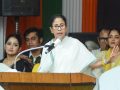 Mamata questions ECI's midnight transfers, alleges BJP bias - Hindi News | Mamata questions ECI's midnight transfers, alleges BJP bias | Latest national News at Lokmattimes.com