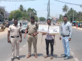 K’taka court sentences man to public service; holding traffic rules sign for safety awareness - Hindi News | K’taka court sentences man to public service; holding traffic rules sign for safety awareness | Latest national News at Lokmattimes.com