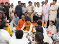 MP CM Mohan Yadav meets kin of Indore fire incident victims - Hindi News | MP CM Mohan Yadav meets kin of Indore fire incident victims | Latest national News at Lokmattimes.com