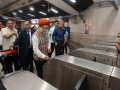 Delhi L-G Sandhu travels in Metro, poses for selfies with youth - Hindi News | Delhi L-G Sandhu travels in Metro, poses for selfies with youth | Latest national News at Lokmattimes.com