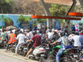 Telangana asks OMCs to ramp up fuel supply as panic buying continues - Hindi News | Telangana asks OMCs to ramp up fuel supply as panic buying continues | Latest national News at Lokmattimes.com