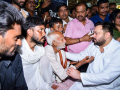 Muzaffarpur killing: Tejashwi criticises Nitish Kumar for selecting SHO for the award​ - Hindi News | Muzaffarpur killing: Tejashwi criticises Nitish Kumar for selecting SHO for the award​ | Latest national News at Lokmattimes.com