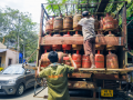 Over 12 lakh 5-kg LPG cylinders sold to students, vulnerable communities since March 23: Centre - Hindi News | Over 12 lakh 5-kg LPG cylinders sold to students, vulnerable communities since March 23: Centre | Latest business News at Lokmattimes.com