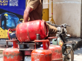 Petrol, diesel stocks adequate, no dry-outs at LPG agencies: Govt - Hindi News | Petrol, diesel stocks adequate, no dry-outs at LPG agencies: Govt | Latest business News at Lokmattimes.com