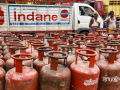Centre doubles daily supply of 5 kg LPG cylinders for migrant workers - Hindi News | Centre doubles daily supply of 5 kg LPG cylinders for migrant workers | Latest business News at Lokmattimes.com