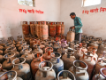 Delivering around 28 lakh LPG cylinders daily, no shortage: Indian Oil Corporation - Hindi News | Delivering around 28 lakh LPG cylinders daily, no shortage: Indian Oil Corporation | Latest technology News at Lokmattimes.com