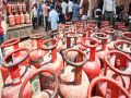 Assam cracks down on LPG distributors, five suspended for irregularities - Hindi News | Assam cracks down on LPG distributors, five suspended for irregularities | Latest national News at Lokmattimes.com