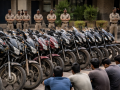 Raigarh Police bust motorcycle theft racket; 9 held, 21 bikes seized - Hindi News | Raigarh Police bust motorcycle theft racket; 9 held, 21 bikes seized | Latest national News at Lokmattimes.com